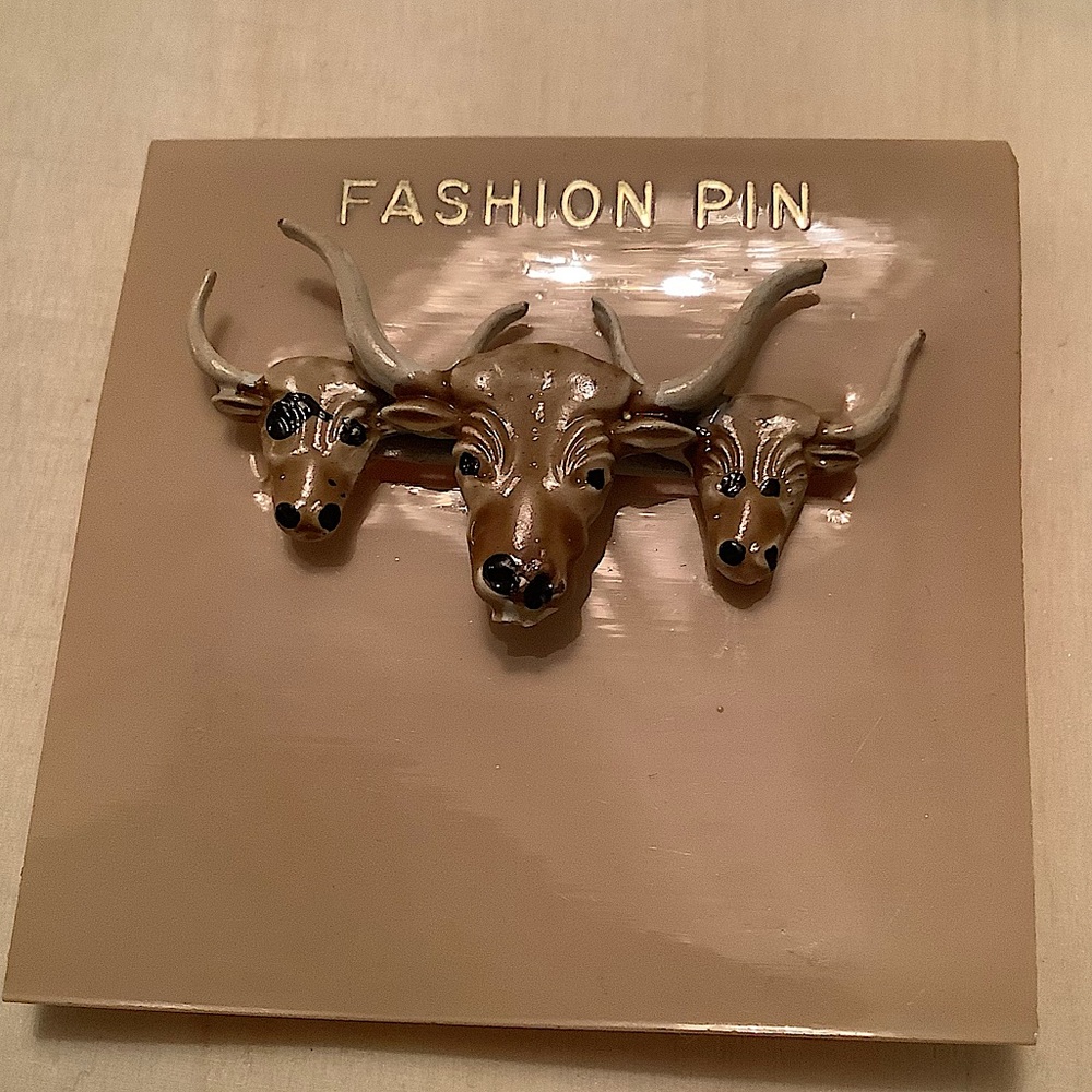 New vintage cattle bighorn brooch